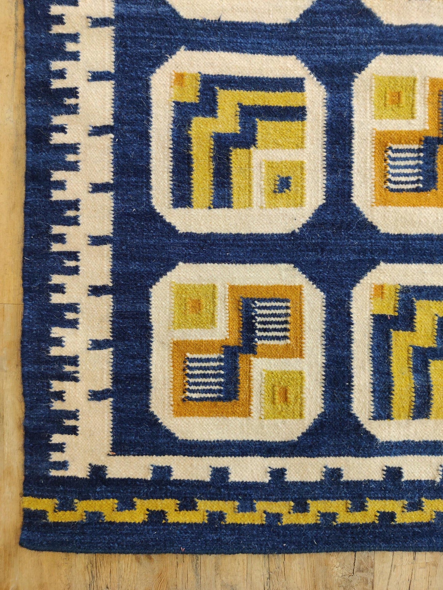 Royal Indigo Labyrinth Mid-Century Modern Blue & Gold Wool Cotton Dhurrie Rug