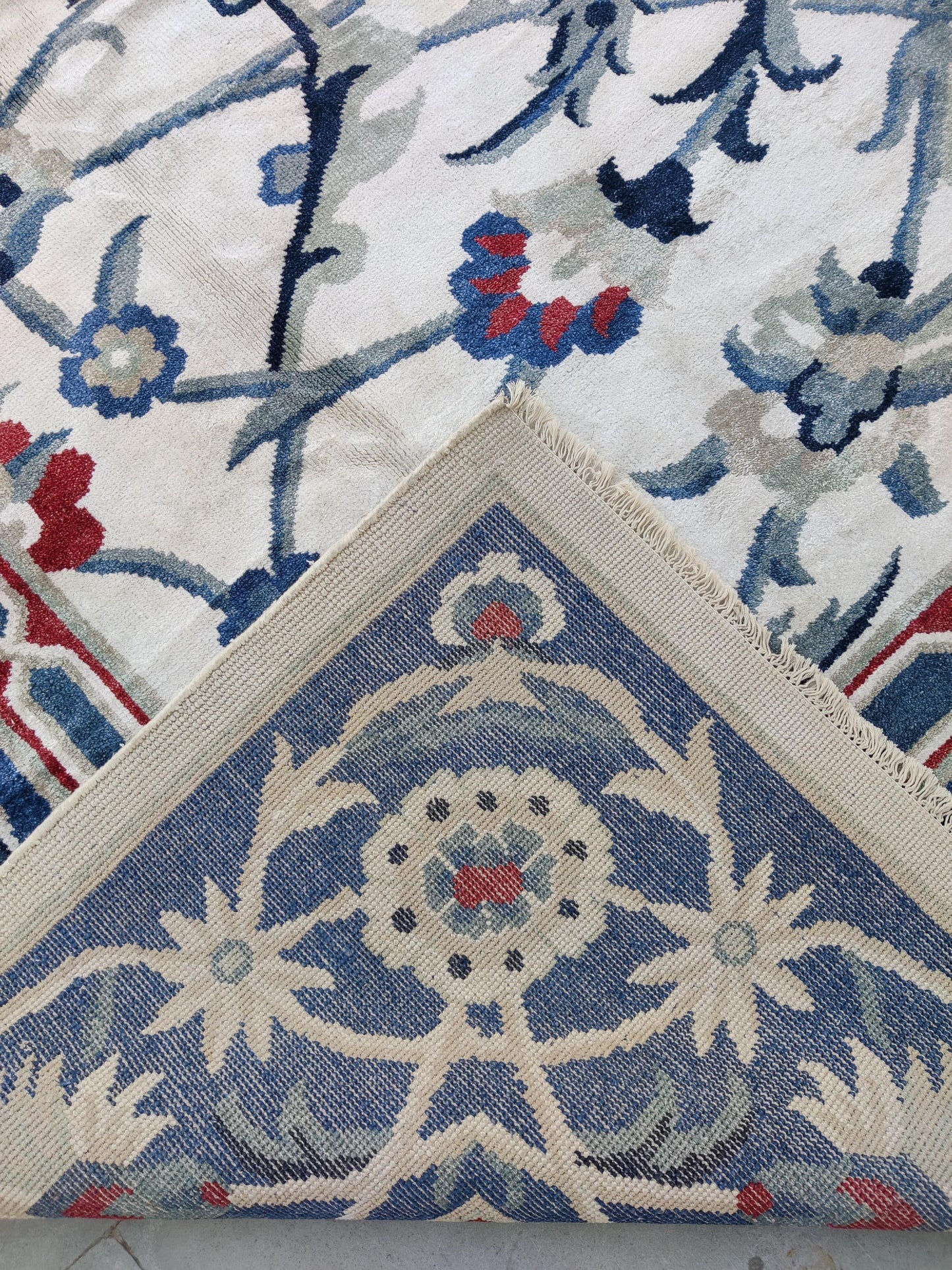 Iznik-style floral Symmetric Botanical Hand-Knotted Transitional Rug