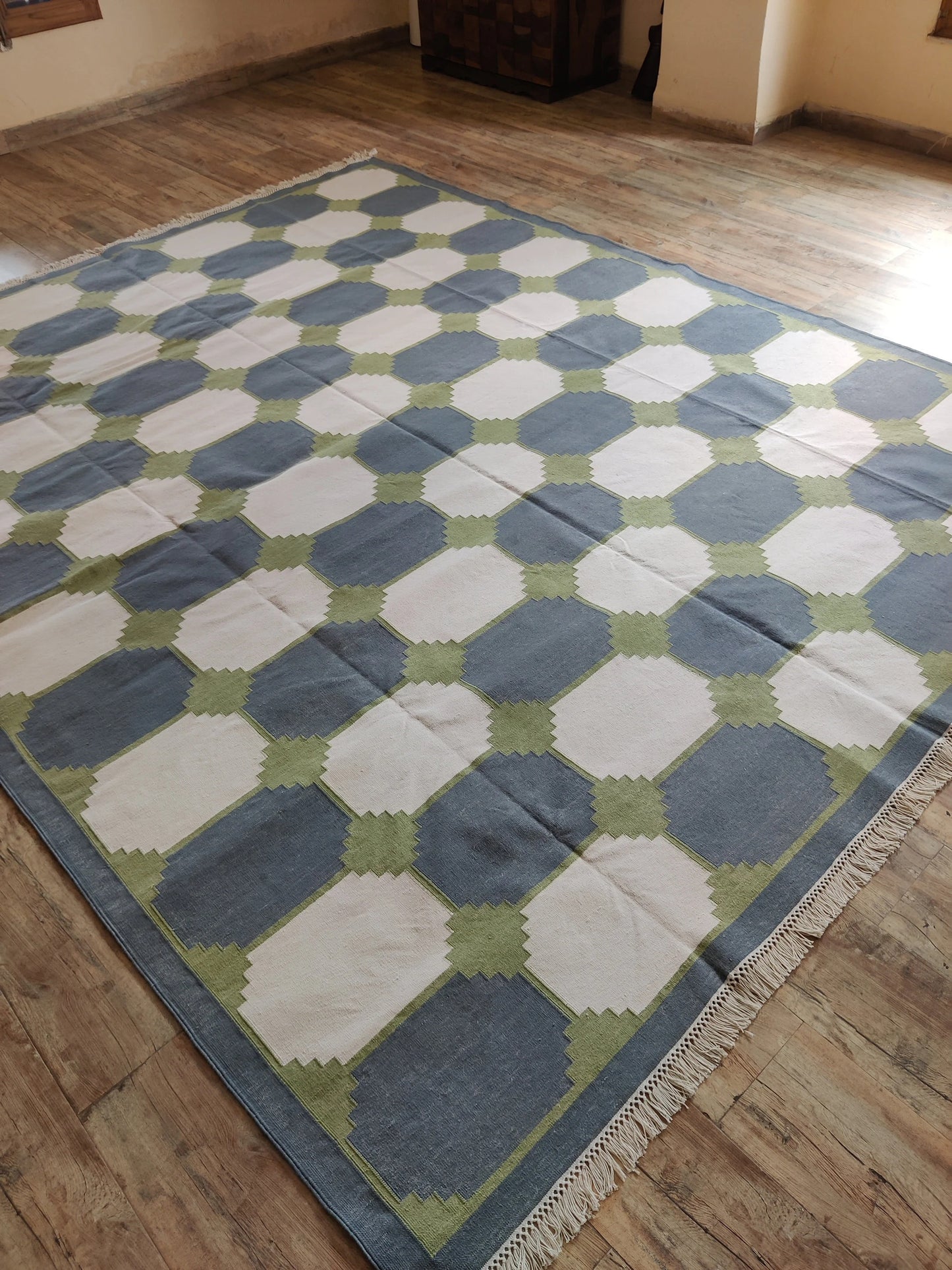 Olive & Onyx Modern Octagon Geometric Dhurrie Rug