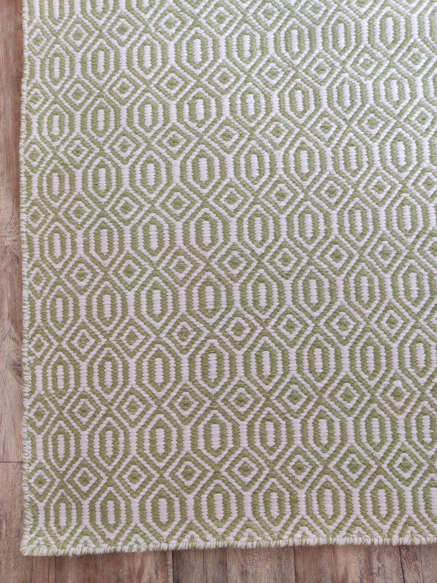 Emerald Moss Lattice Premium Handloom Living Room Carpet