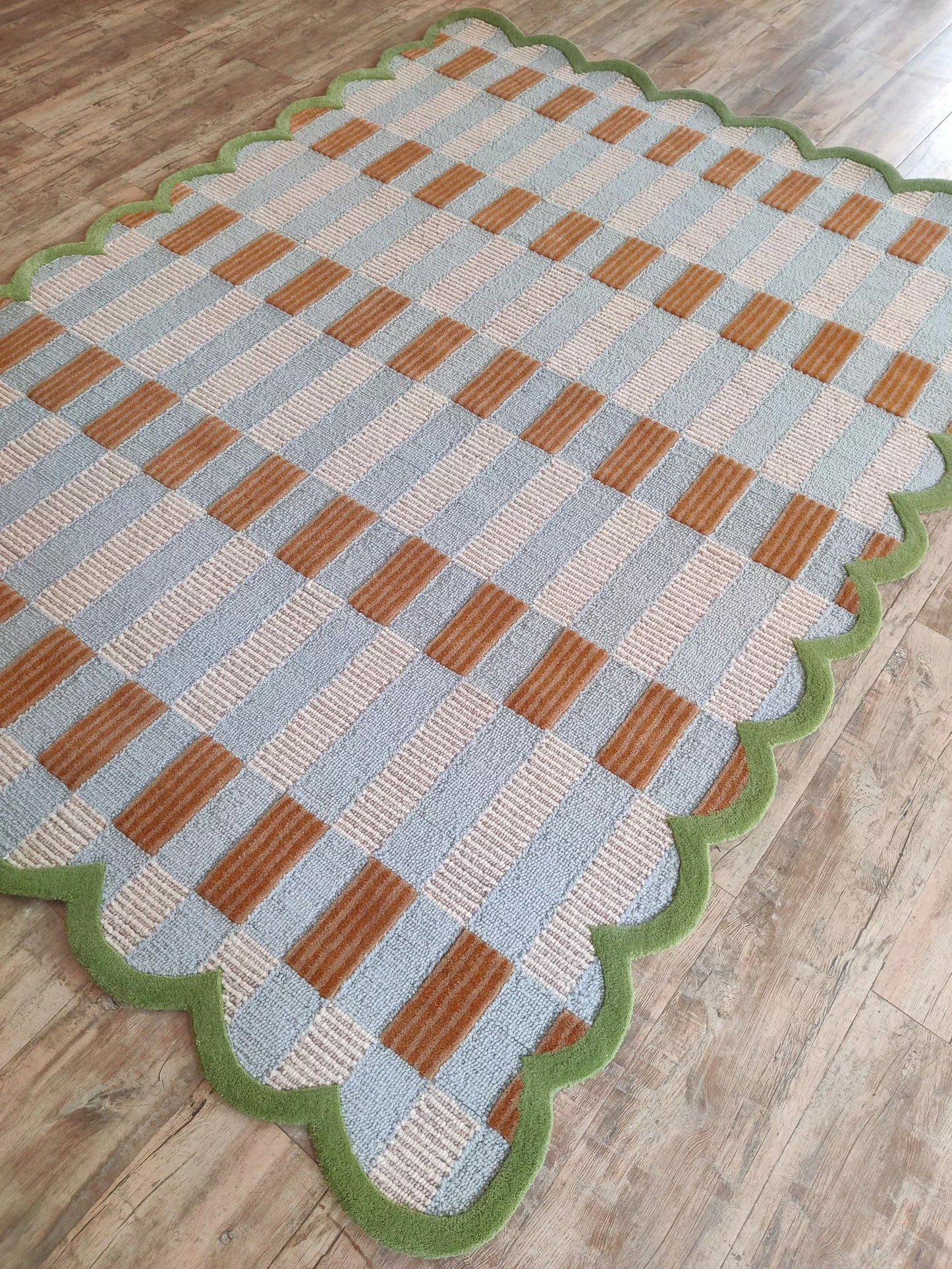 Sage Meadow Scallop Luxury Hand-Tufted Wool Rug