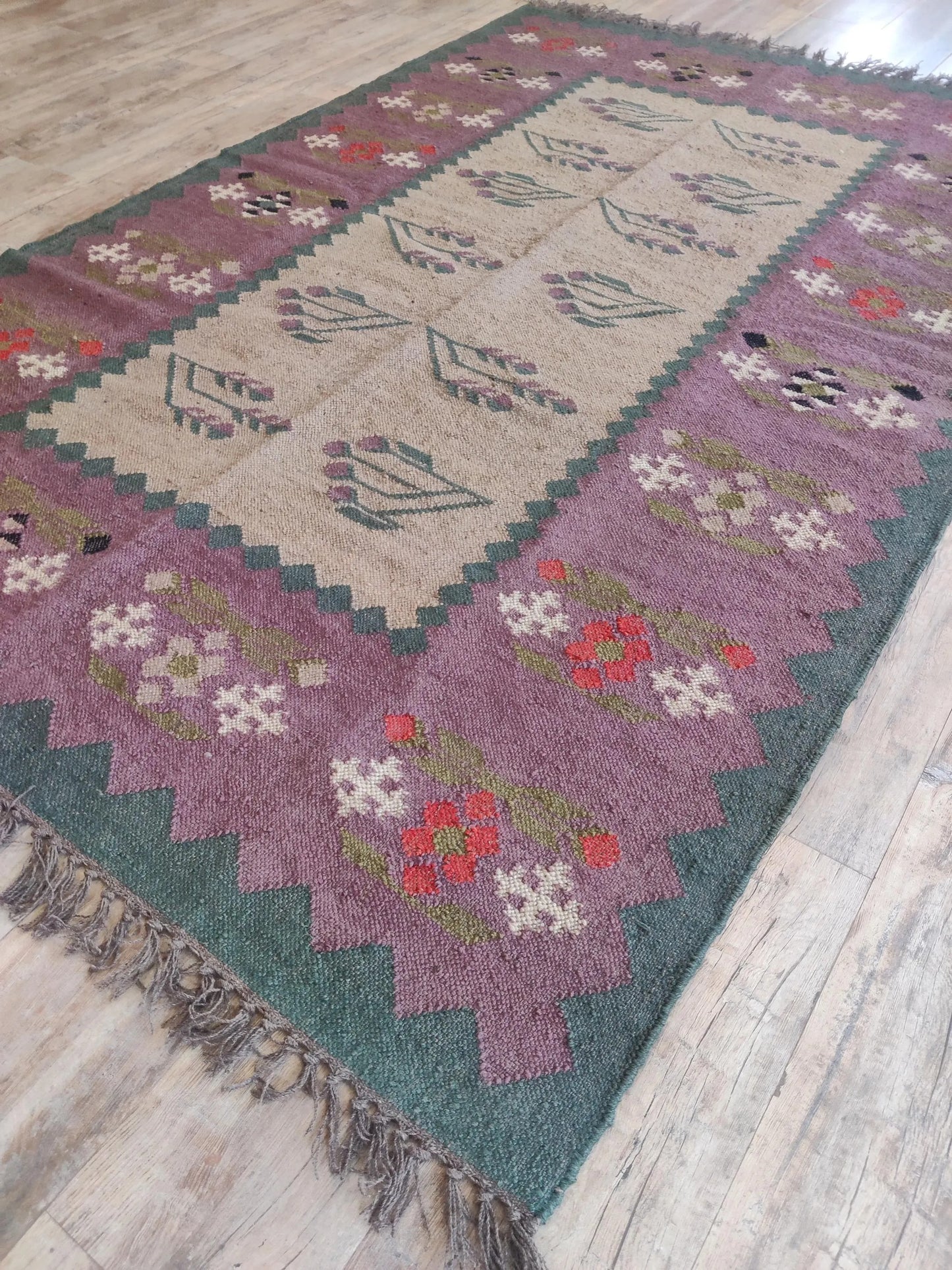 Lavender Meadow Antique Style Floral Kilim rug