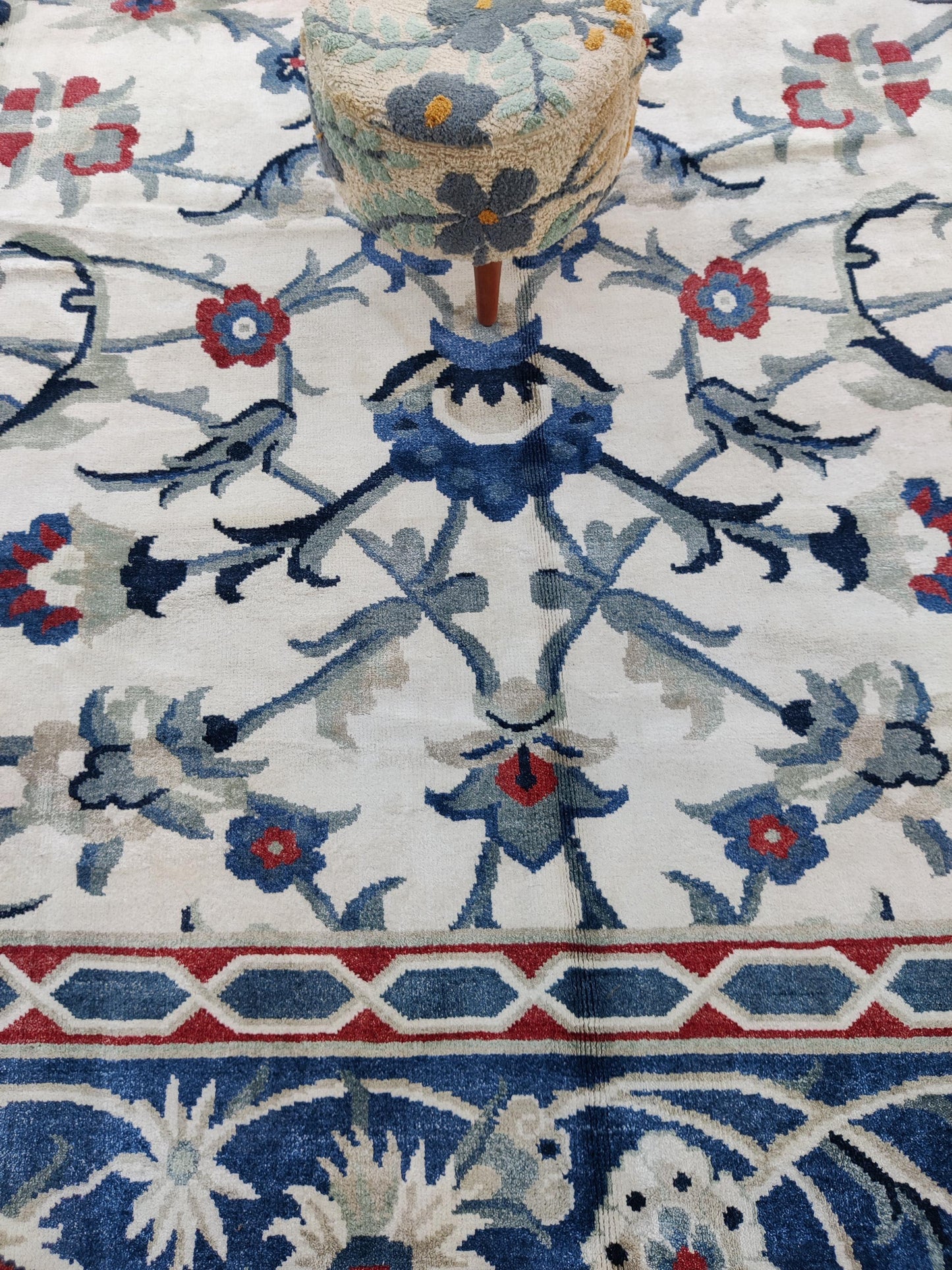 Iznik-style floral Symmetric Botanical Hand-Knotted Transitional Rug