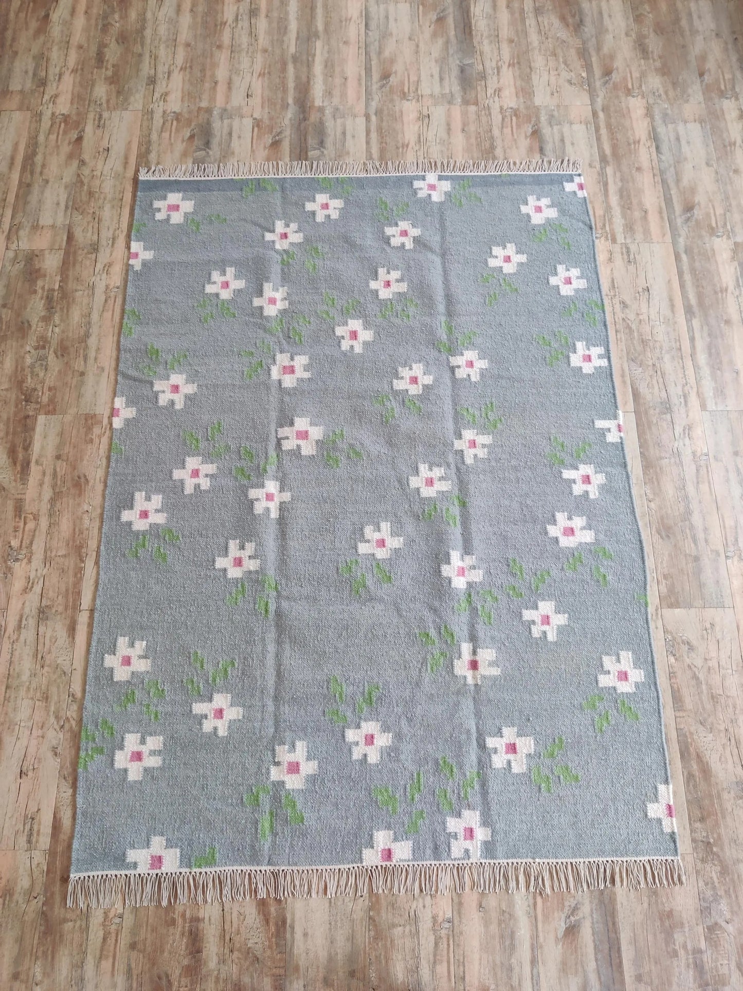Modern Botanical Weave, Decorative Fringed Bedroom Accent Rug
