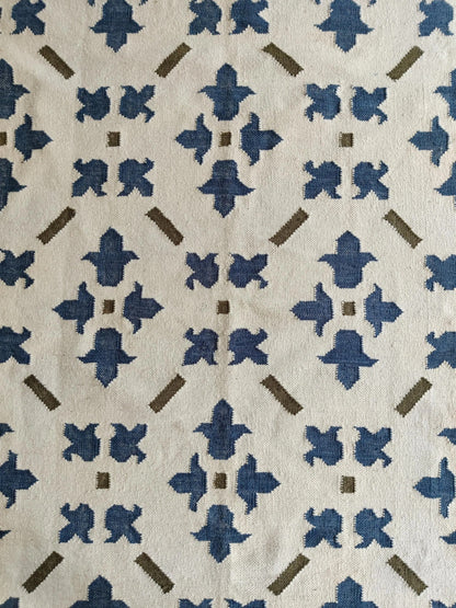 Premium Handcrafted Traditional Pattern Carpet