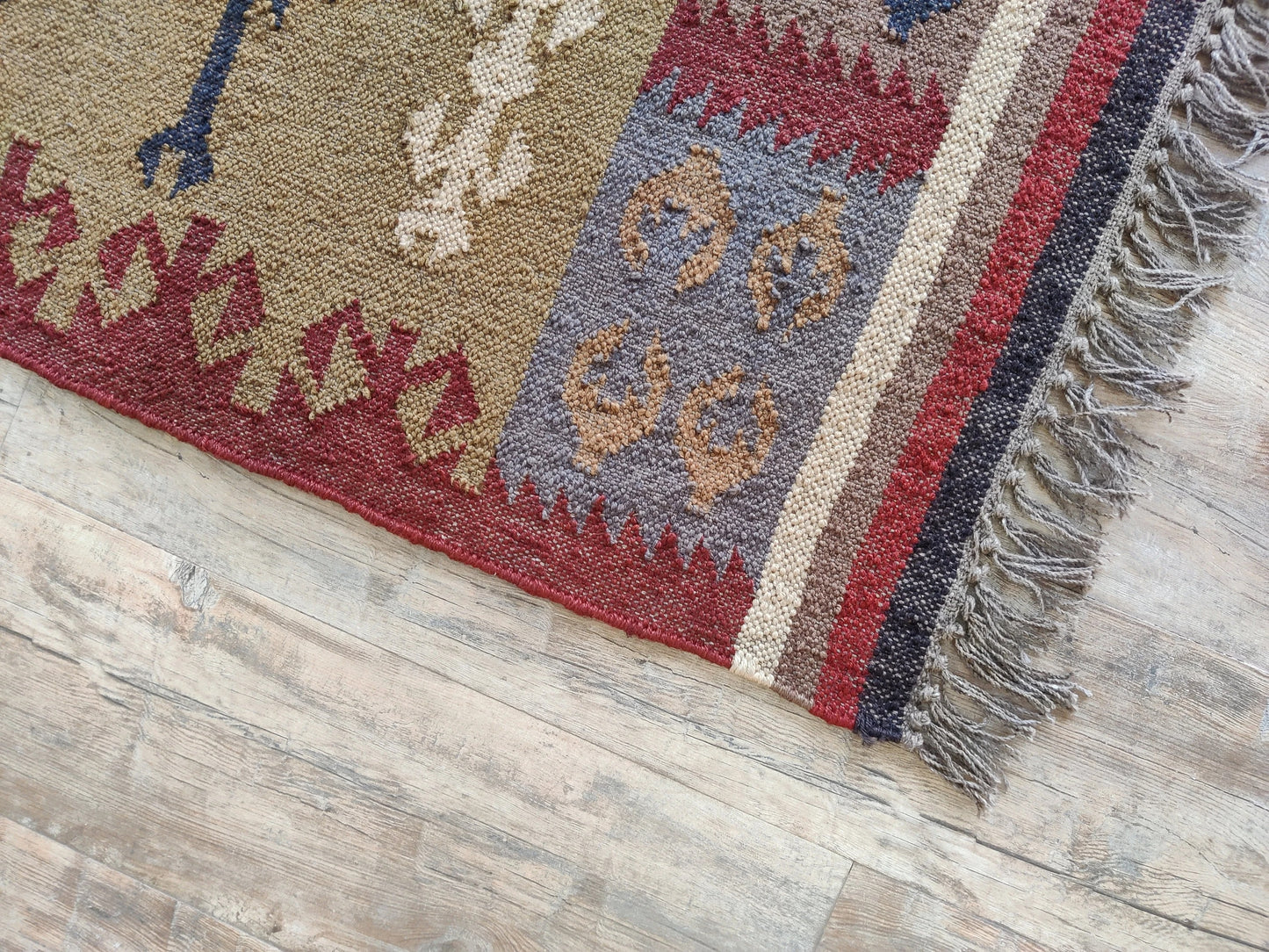 Veridian Column Bloom Reversible Artisan Area Rug