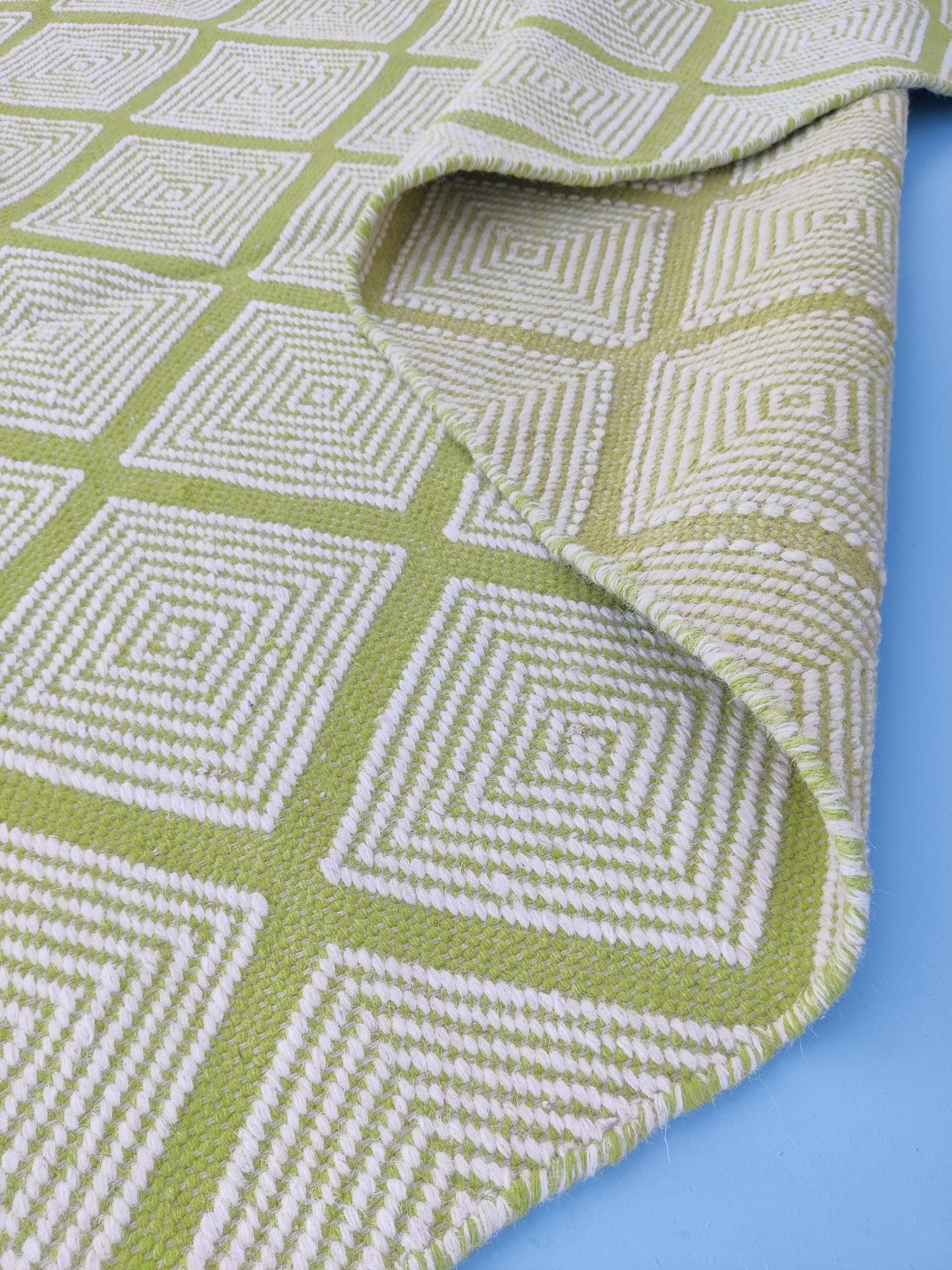 Handloom Wool Rug in Rhombus Lattice Rug