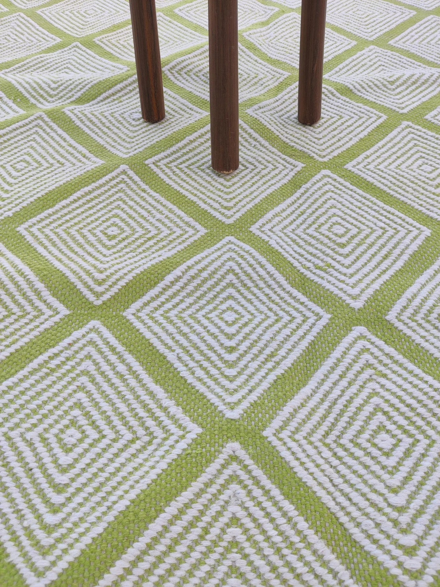 Handloom Wool Rug in Rhombus Lattice Rug