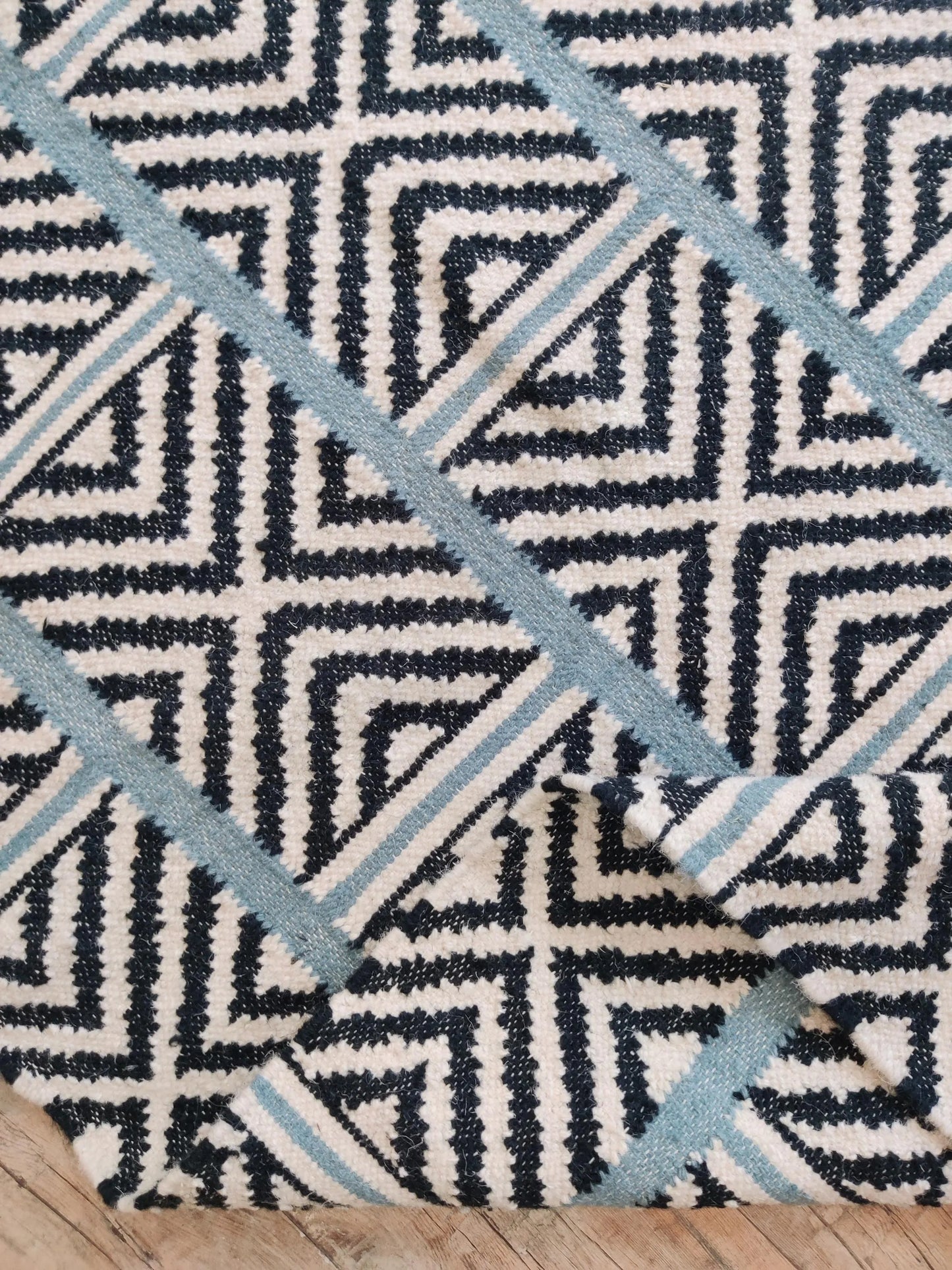 Geometric Diamond Pattern Flatweave Rug , Handwoven Tribal Style wool Dhurrie