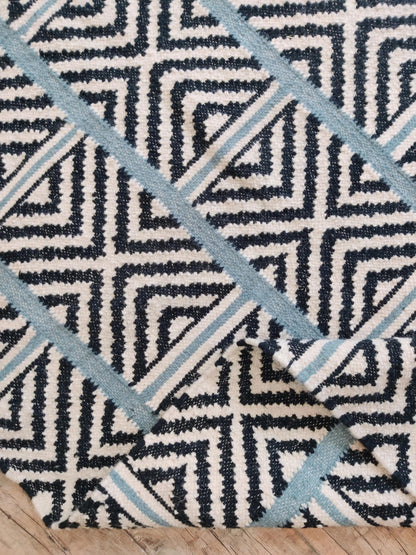 Geometric Diamond Pattern Flatweave Rug , Handwoven Tribal Style wool Dhurrie