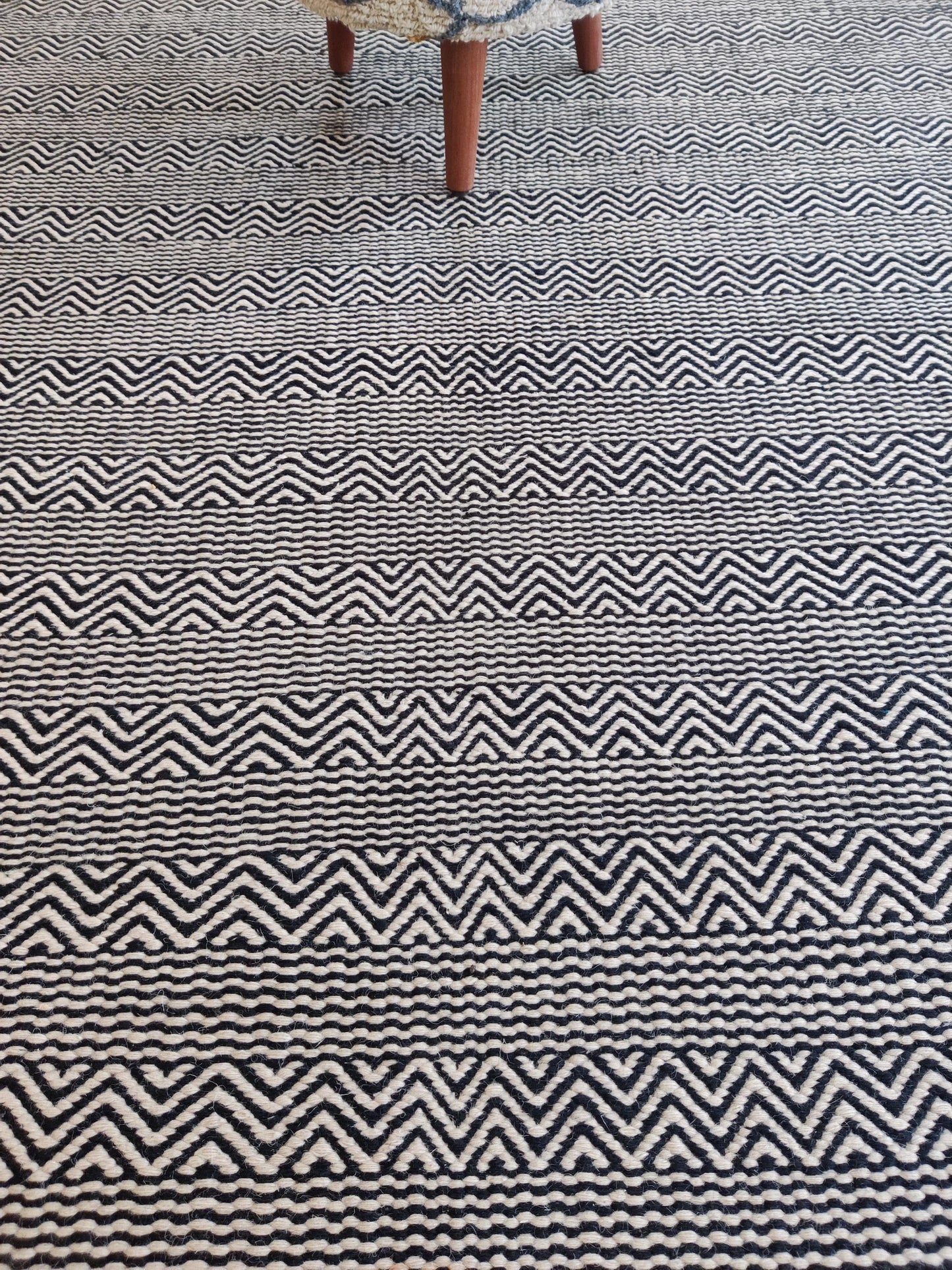 Onyx Zigzag Modern Geometric Handloom Carpet