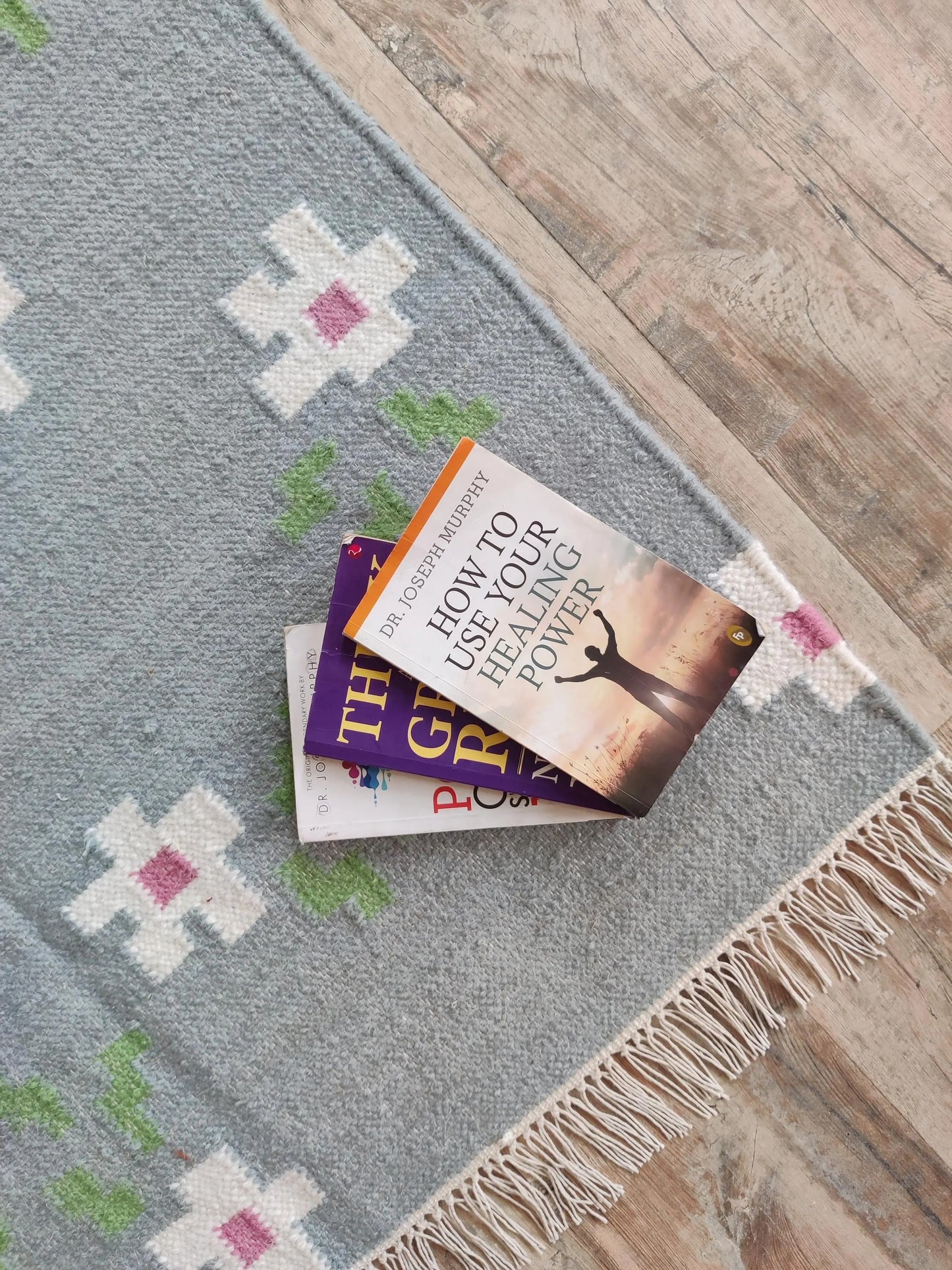 Modern Botanical Weave, Decorative Fringed Bedroom Accent Rug