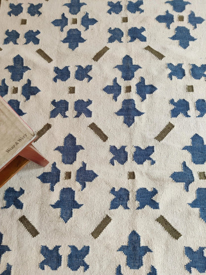 Premium Handcrafted Traditional Pattern Carpet