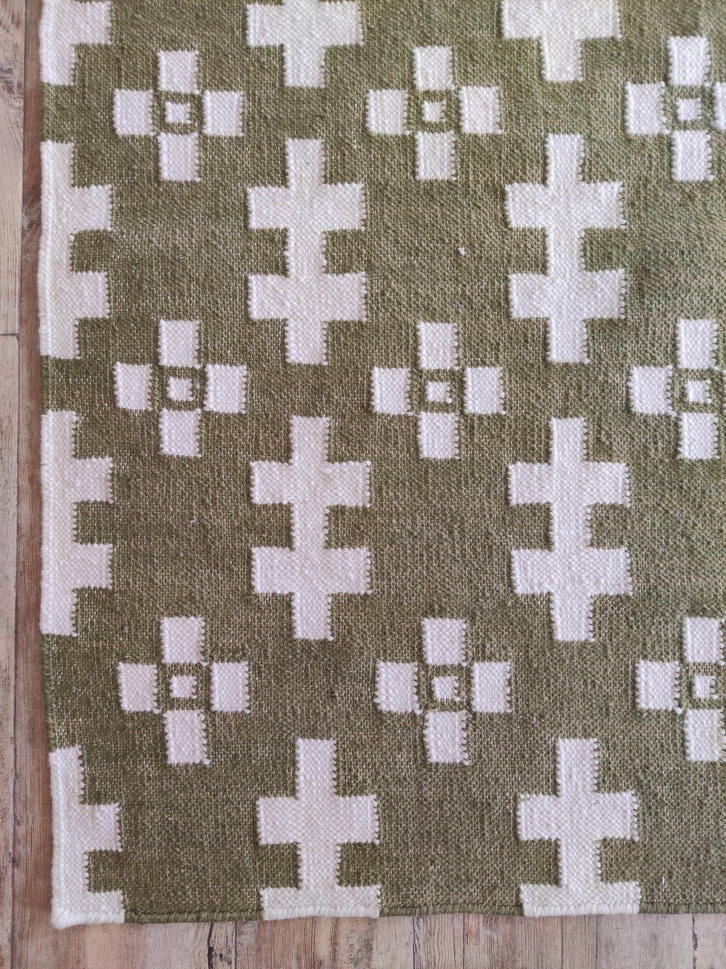 Olive Geometric Cross Handwoven Traditional Pattern Rug
