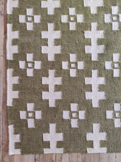 Olive Geometric Cross Handwoven Traditional Pattern Rug