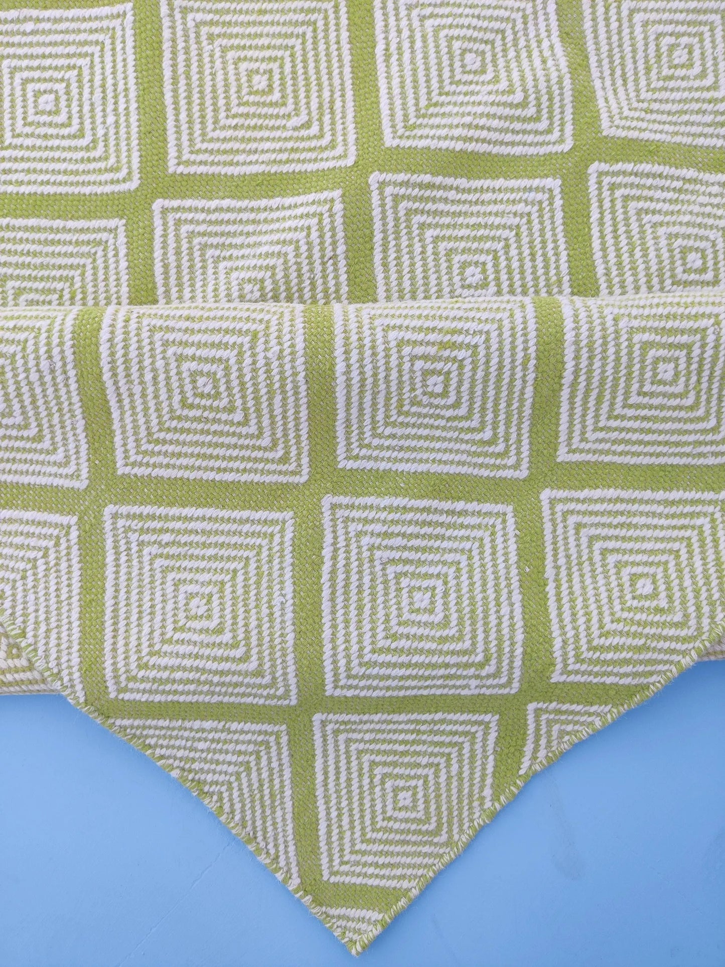 Handloom Wool Rug in Rhombus Lattice Rug
