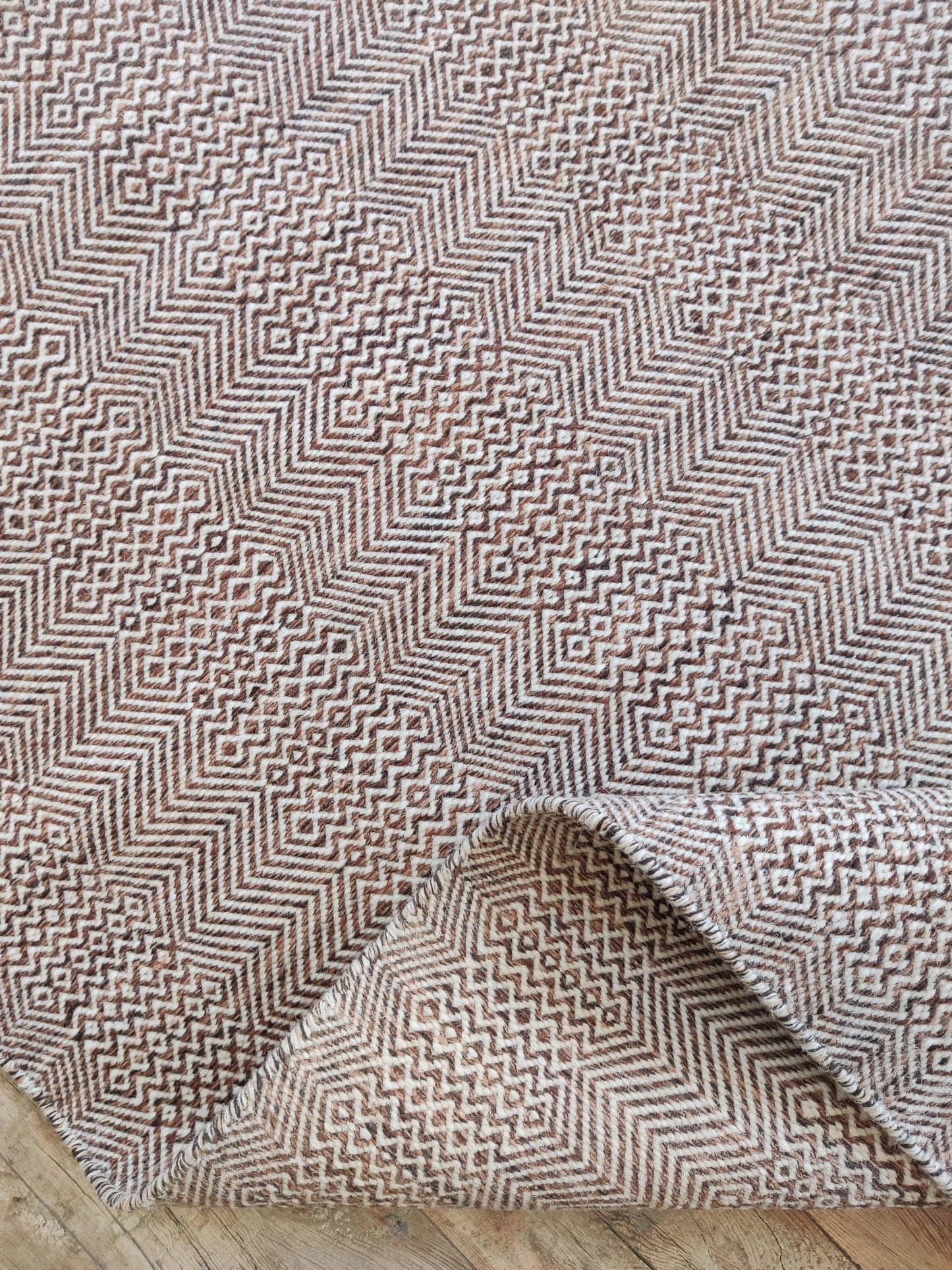 Premium Tonal Mauve Diamond Patterned Wool Flatweave Rug