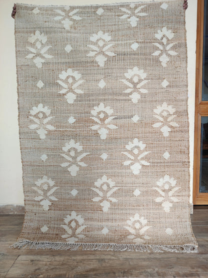 Hand-Woven White Flower Farmhouse Decor Floor Carpet