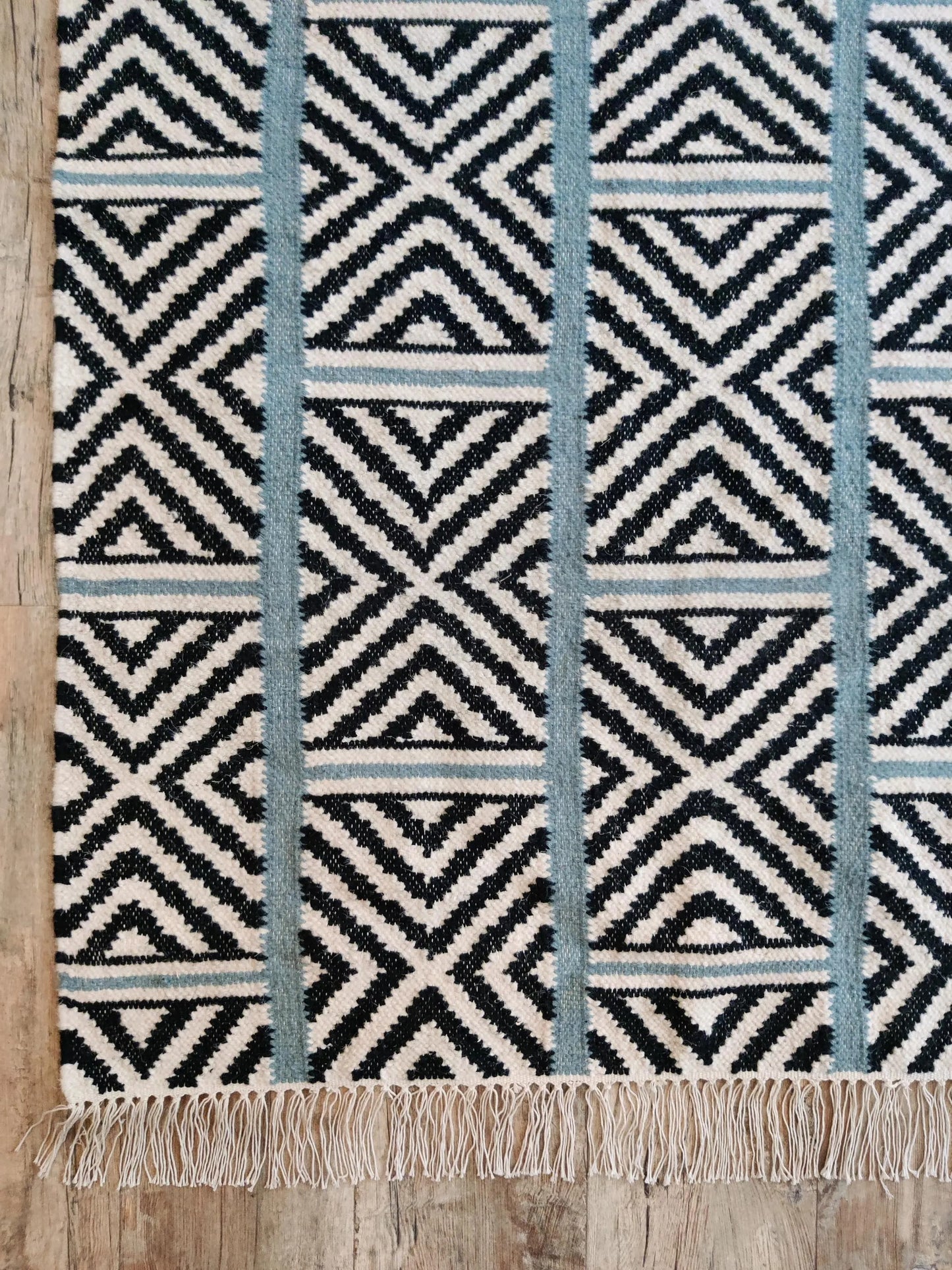 Geometric Diamond Pattern Flatweave Rug , Handwoven Tribal Style wool Dhurrie
