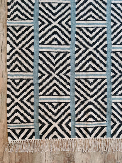 Geometric Diamond Pattern Flatweave Rug , Handwoven Tribal Style wool Dhurrie