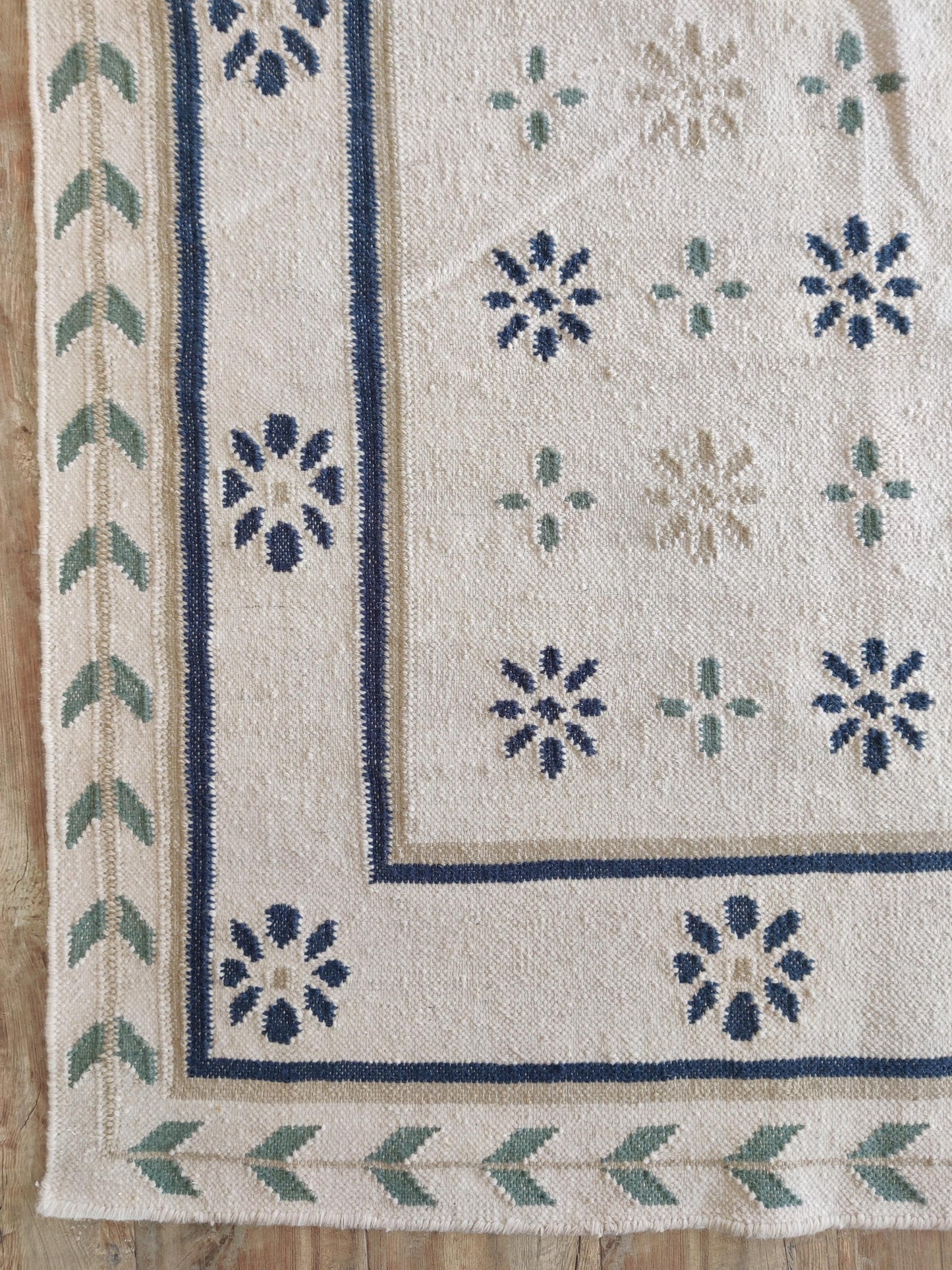 Nordic Navy Rosette Heritage Elegant Chevron Vine Border Flatweave rug