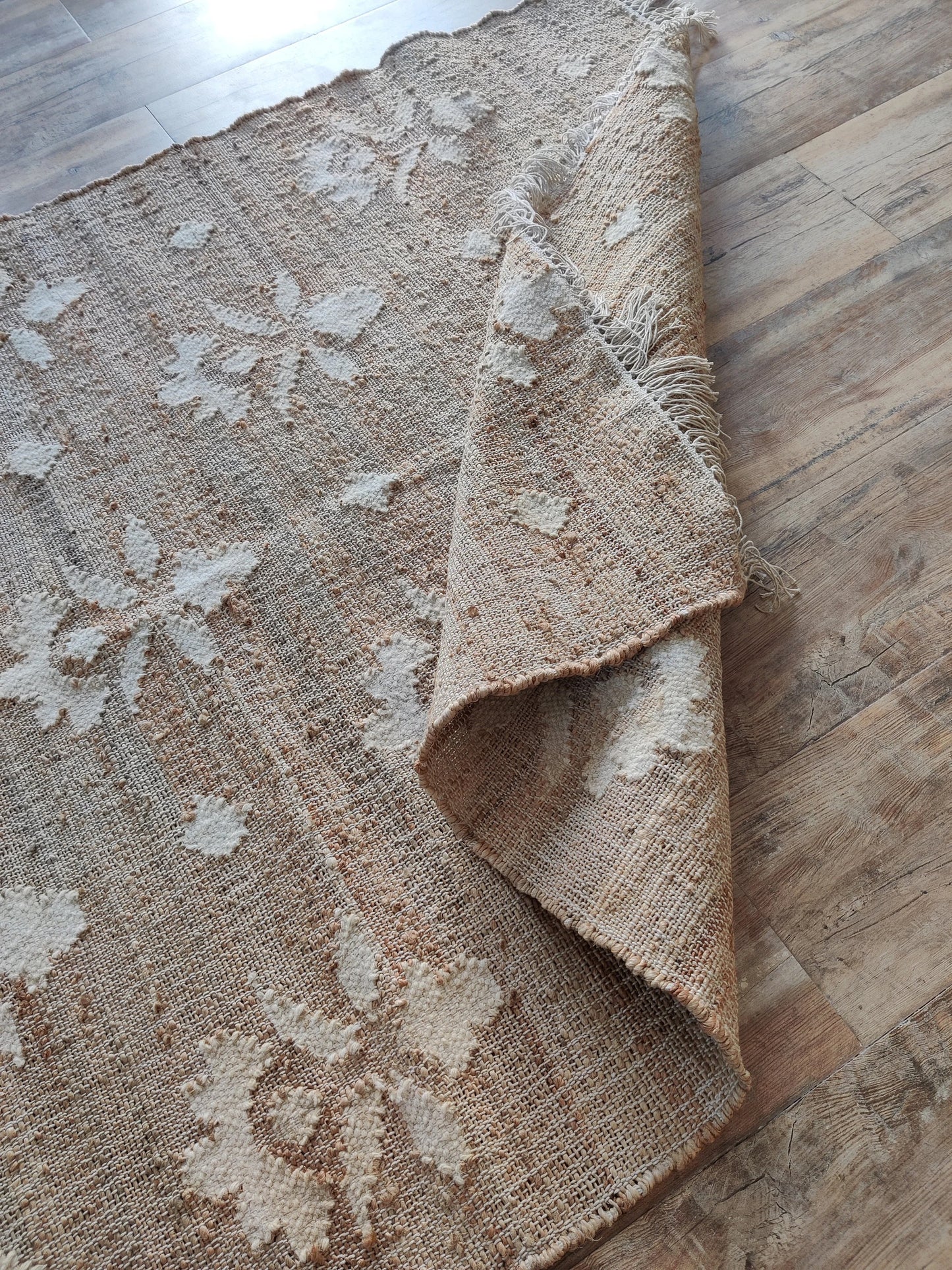 Hand-Woven White Flower Farmhouse Decor Floor Carpet