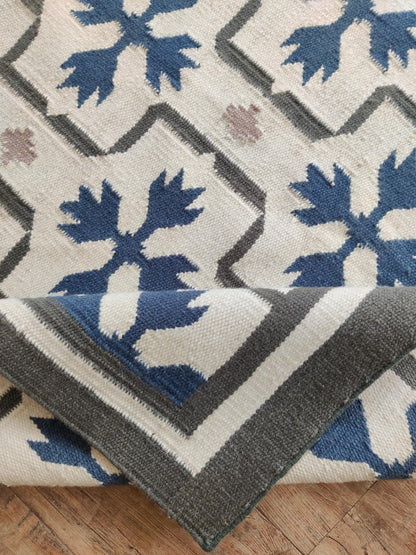 Elegant Navy Blue Snowflake Geometric Pattern