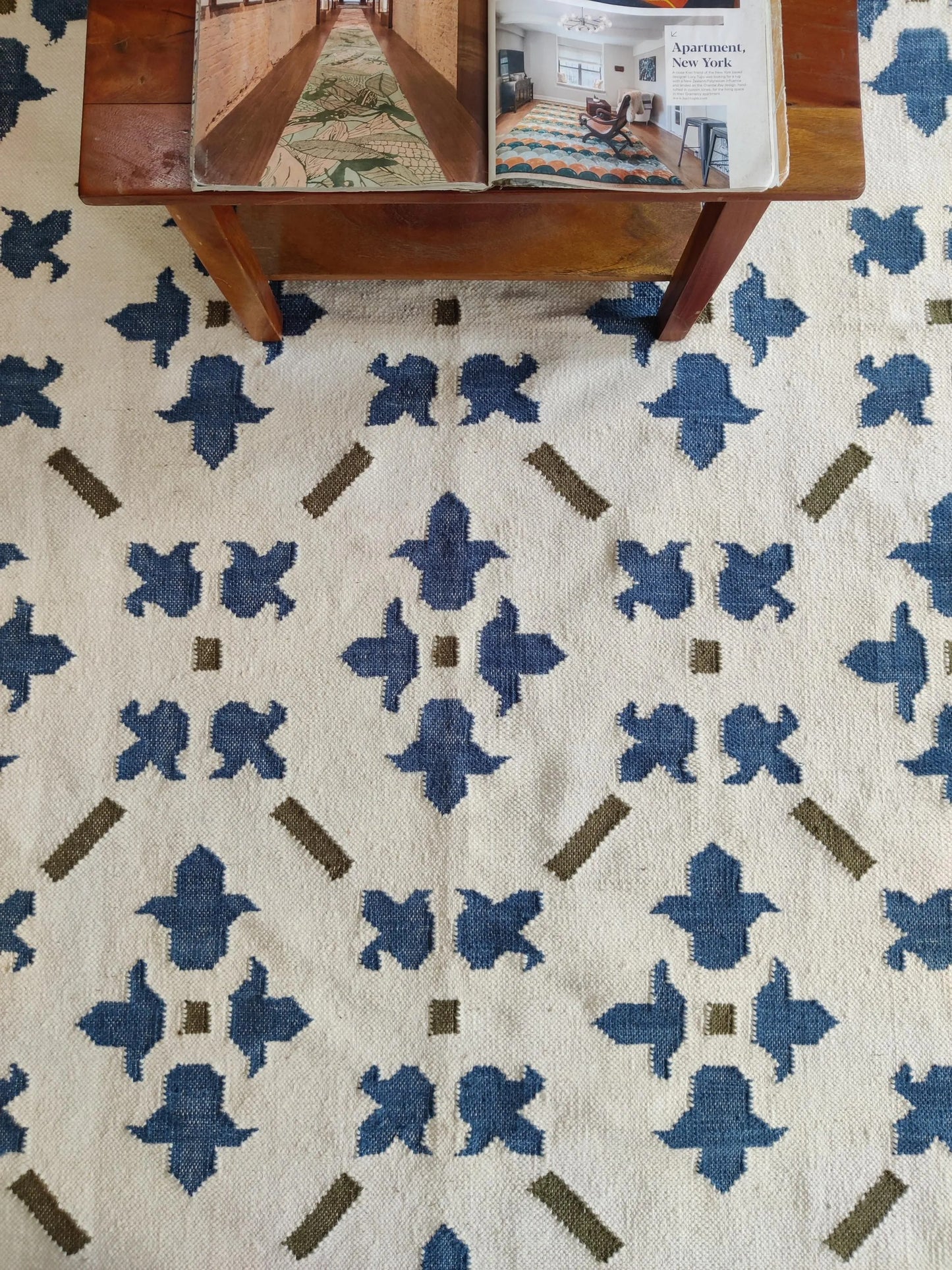 Premium Handcrafted Traditional Pattern Carpet