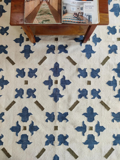 Premium Handcrafted Traditional Pattern Carpet