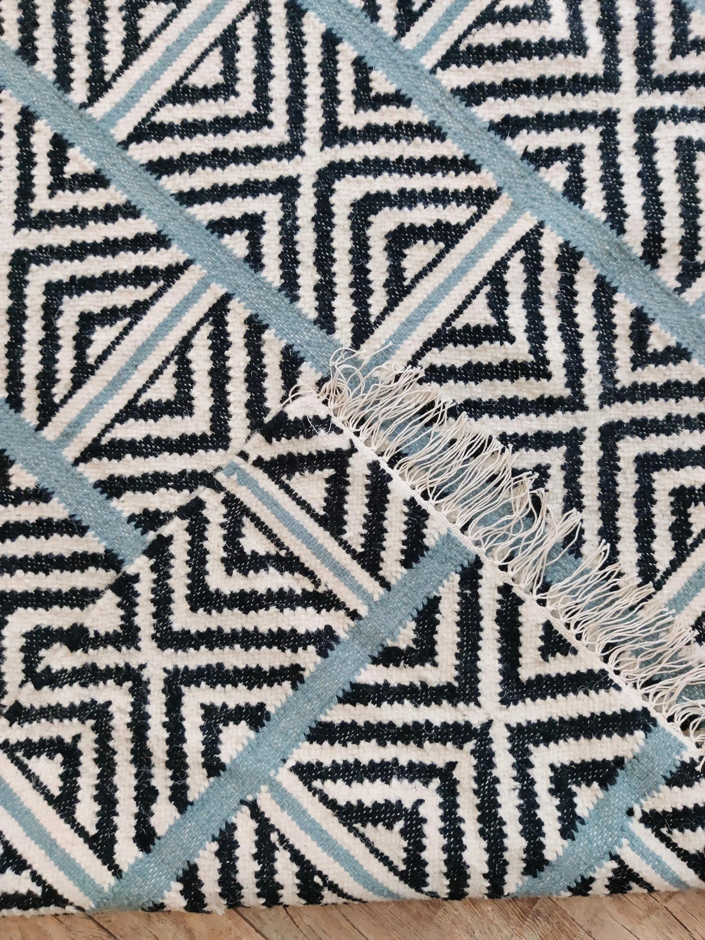 Geometric Diamond Pattern Flatweave Rug , Handwoven Tribal Style wool Dhurrie