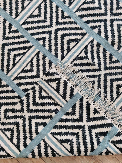 Geometric Diamond Pattern Flatweave Rug , Handwoven Tribal Style wool Dhurrie