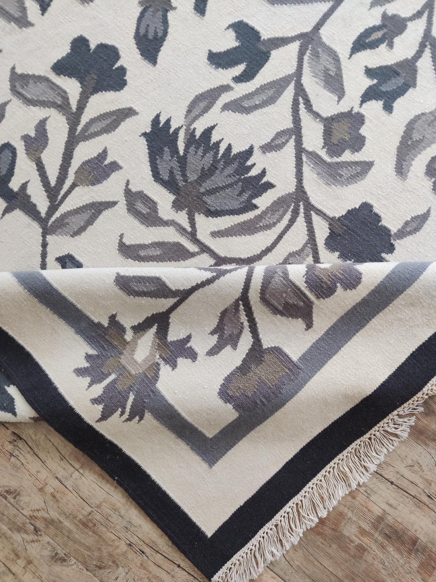 Onyx Botanical Vine Modern Black and Cream Floral Wool Cotton Dhurrie Rug