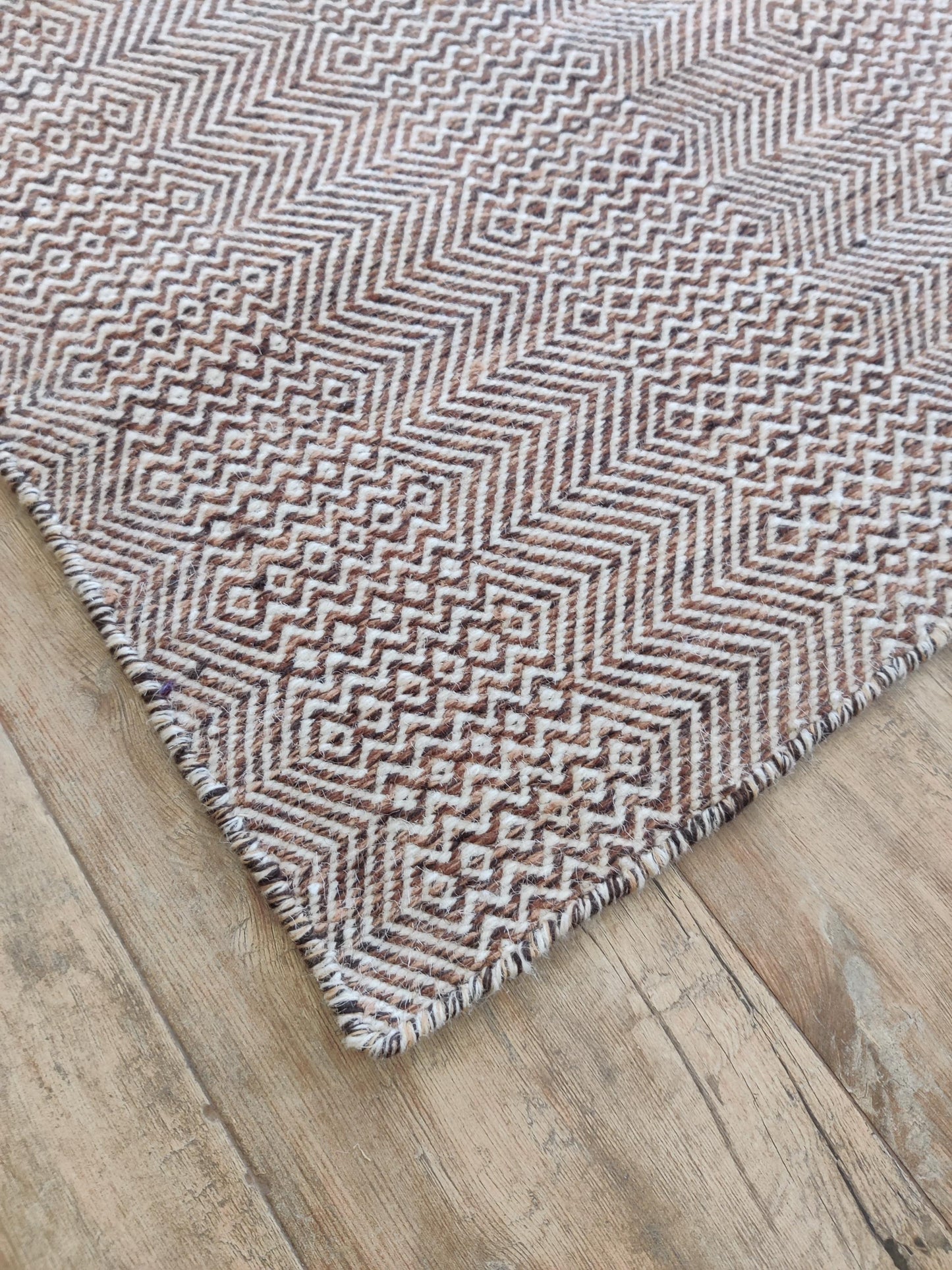 Premium Tonal Mauve Diamond Patterned Wool Flatweave Rug