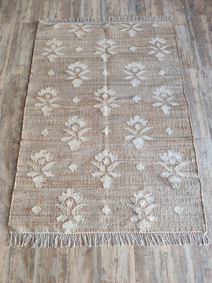 Hand-Woven White Flower Farmhouse Decor Floor Carpet