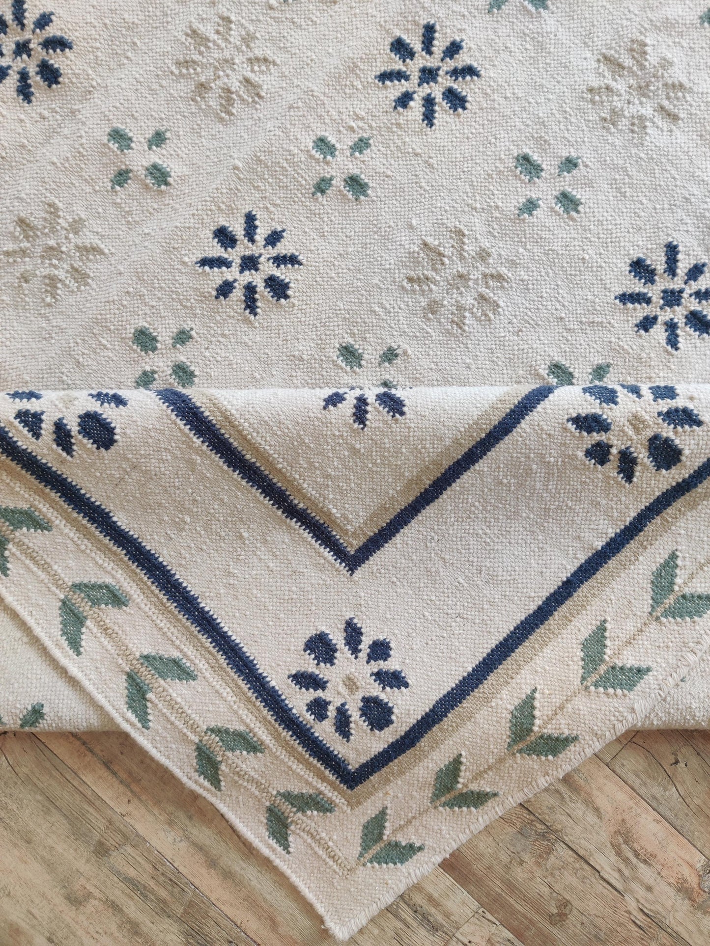 Nordic Navy Rosette Heritage Elegant Chevron Vine Border Flatweave rug