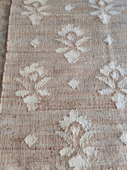 Hand-Woven White Flower Farmhouse Decor Floor Carpet