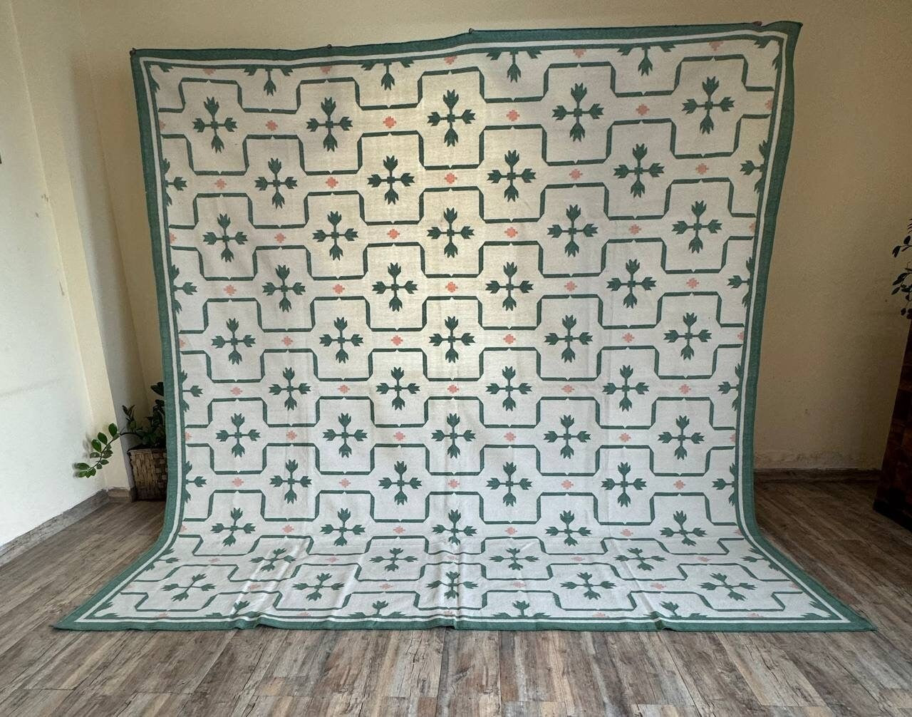 Emerald Tulip Lattice Geometric Interlocking Tile Pattern Flatweave Area Rug