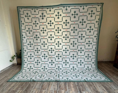 Emerald Tulip Lattice Geometric Interlocking Tile Pattern Flatweave Area Rug