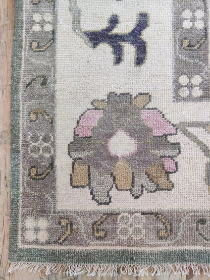 Orchid Mist Vintage-Style Modern Oushak Carpet
