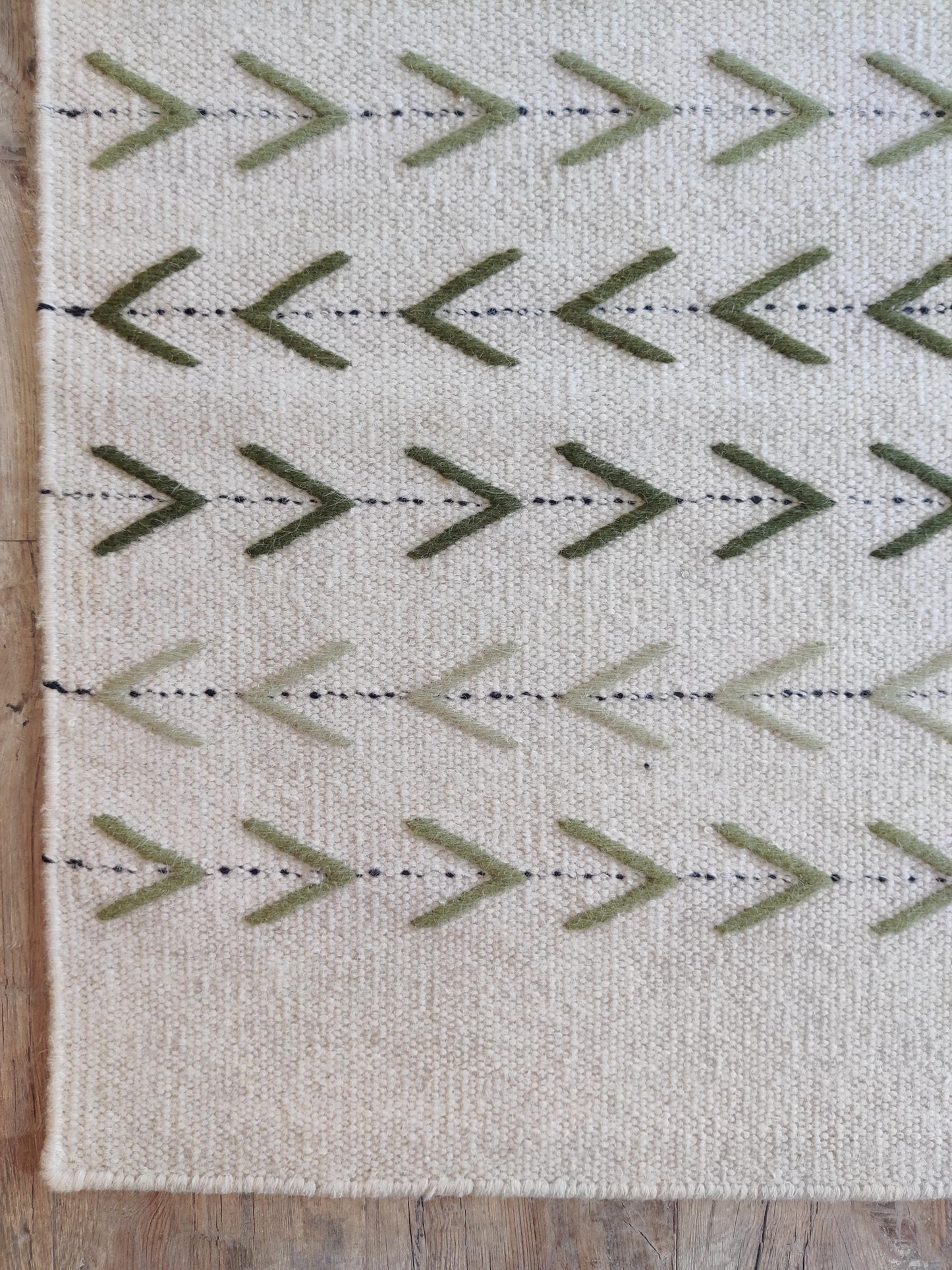 Sage Chevron Trail Minimalist Cream & Sage Green Wool Cotton Dhurrie Rug