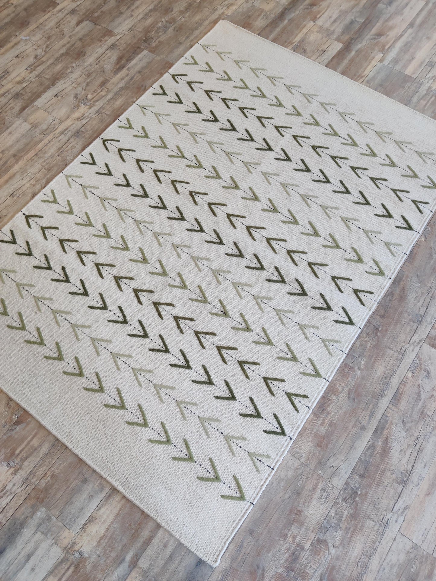 Sage Chevron Trail Minimalist Cream & Sage Green Wool Cotton Dhurrie Rug