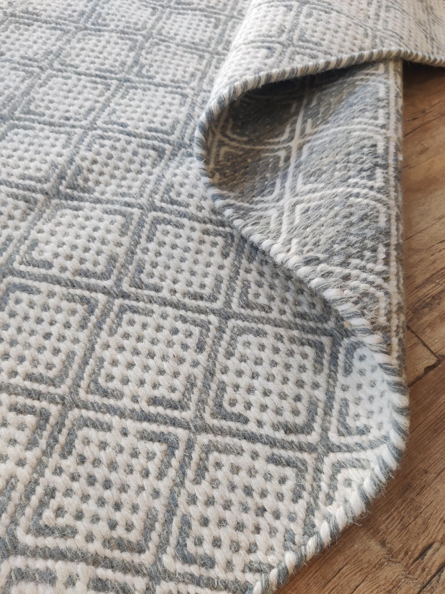 Traditional Diamond Lattice Design, Textured Check Wool Carpet