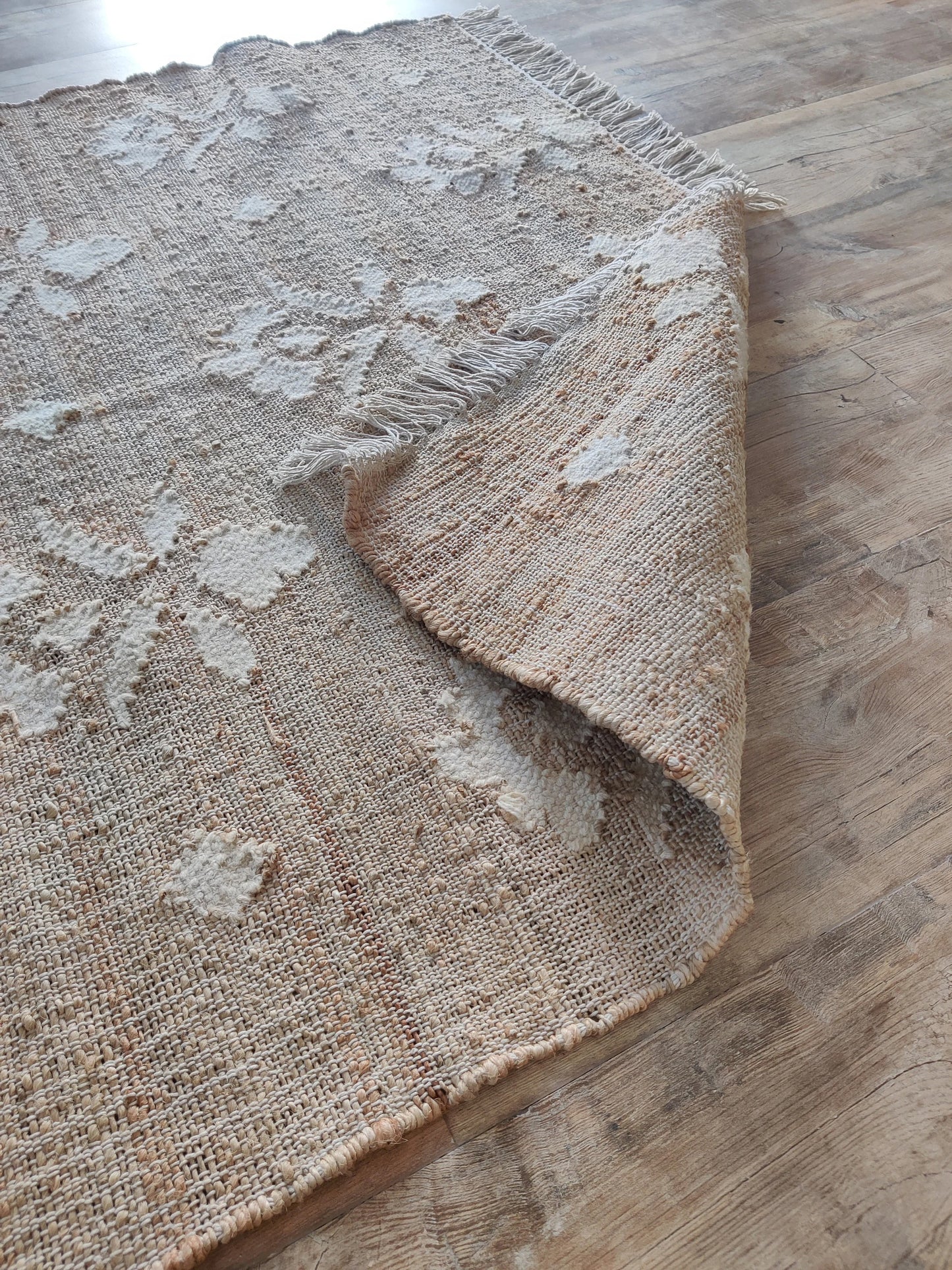 Hand-Woven White Flower Farmhouse Decor Floor Carpet