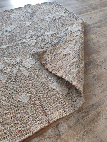 Hand-Woven White Flower Farmhouse Decor Floor Carpet