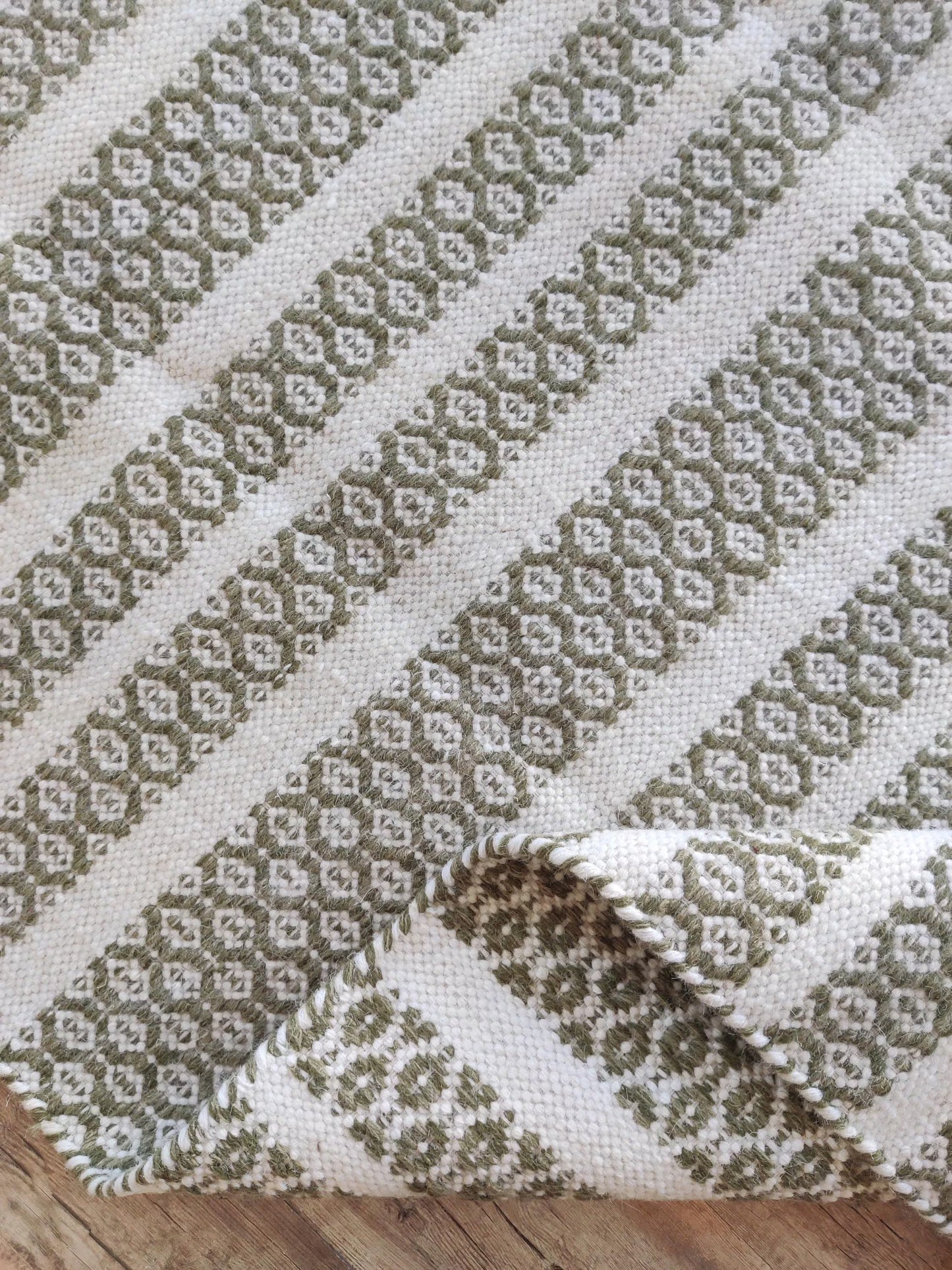 Craftsmanship-Focused Striped Wool Handloom Rug for Modern Decor