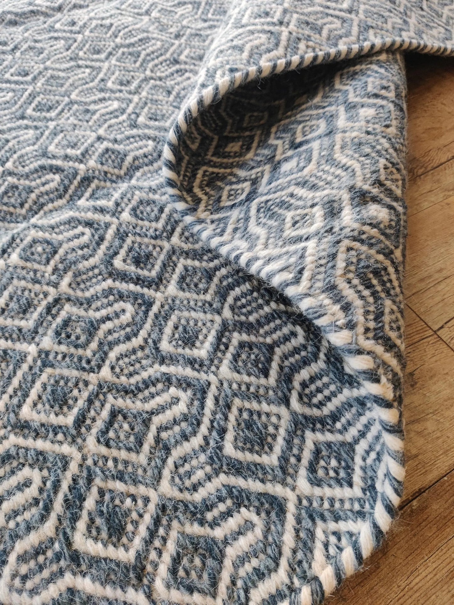 Premium Wool Handloom Carpet with Interlocking Geometric Weave Rug