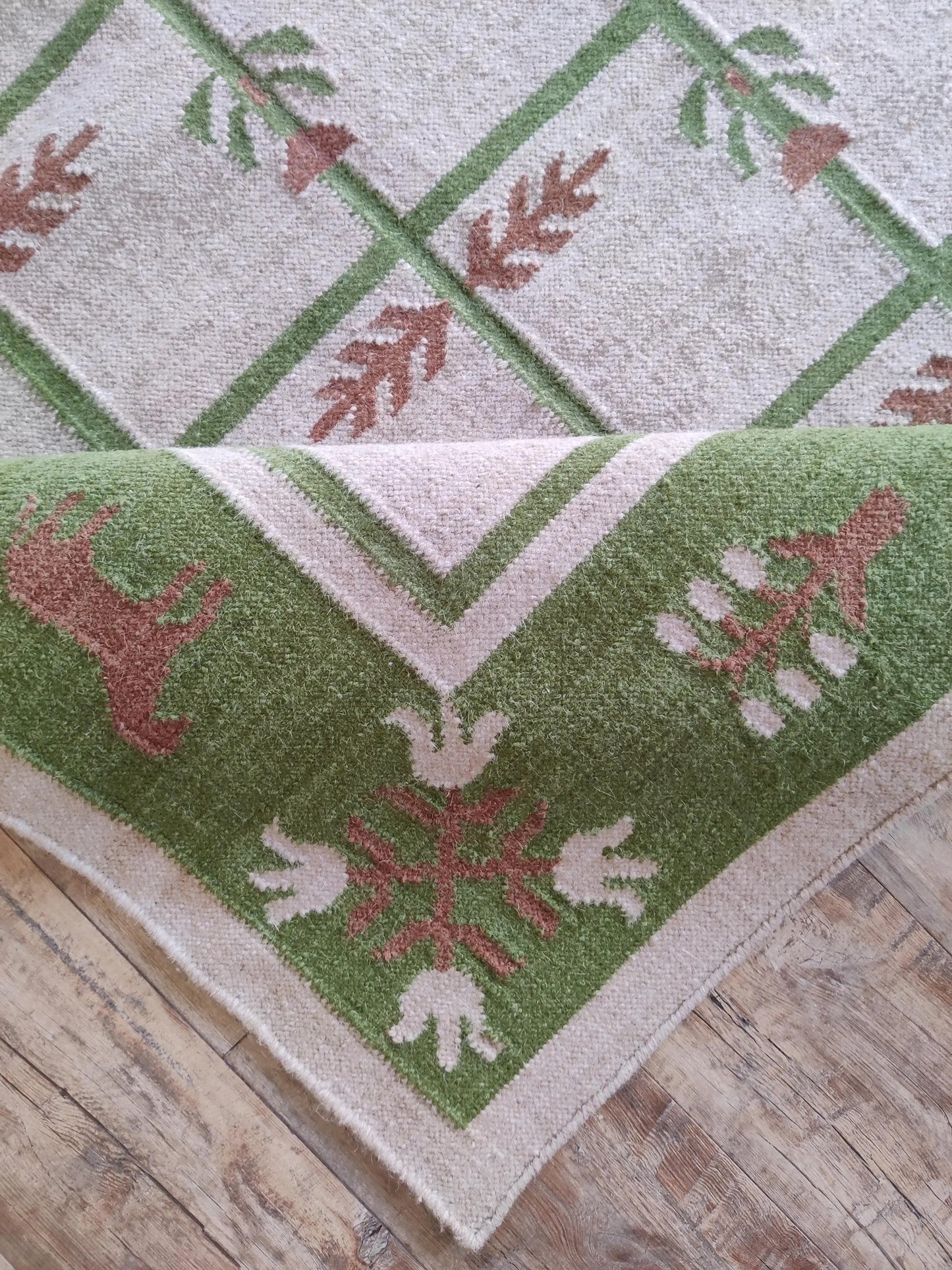 Basil Botanical Trellis Vintage Green and Cream Wool Cotton Dhurrie Rug