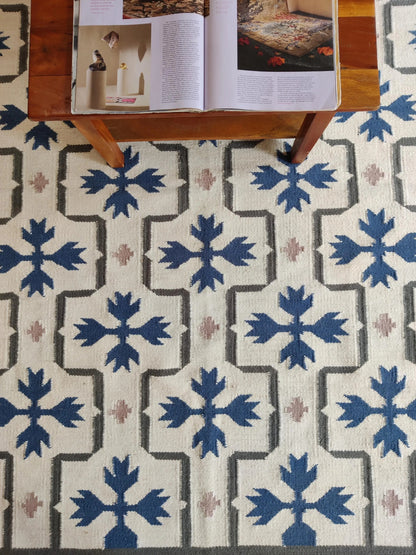 Elegant Navy Blue Snowflake Geometric Pattern
