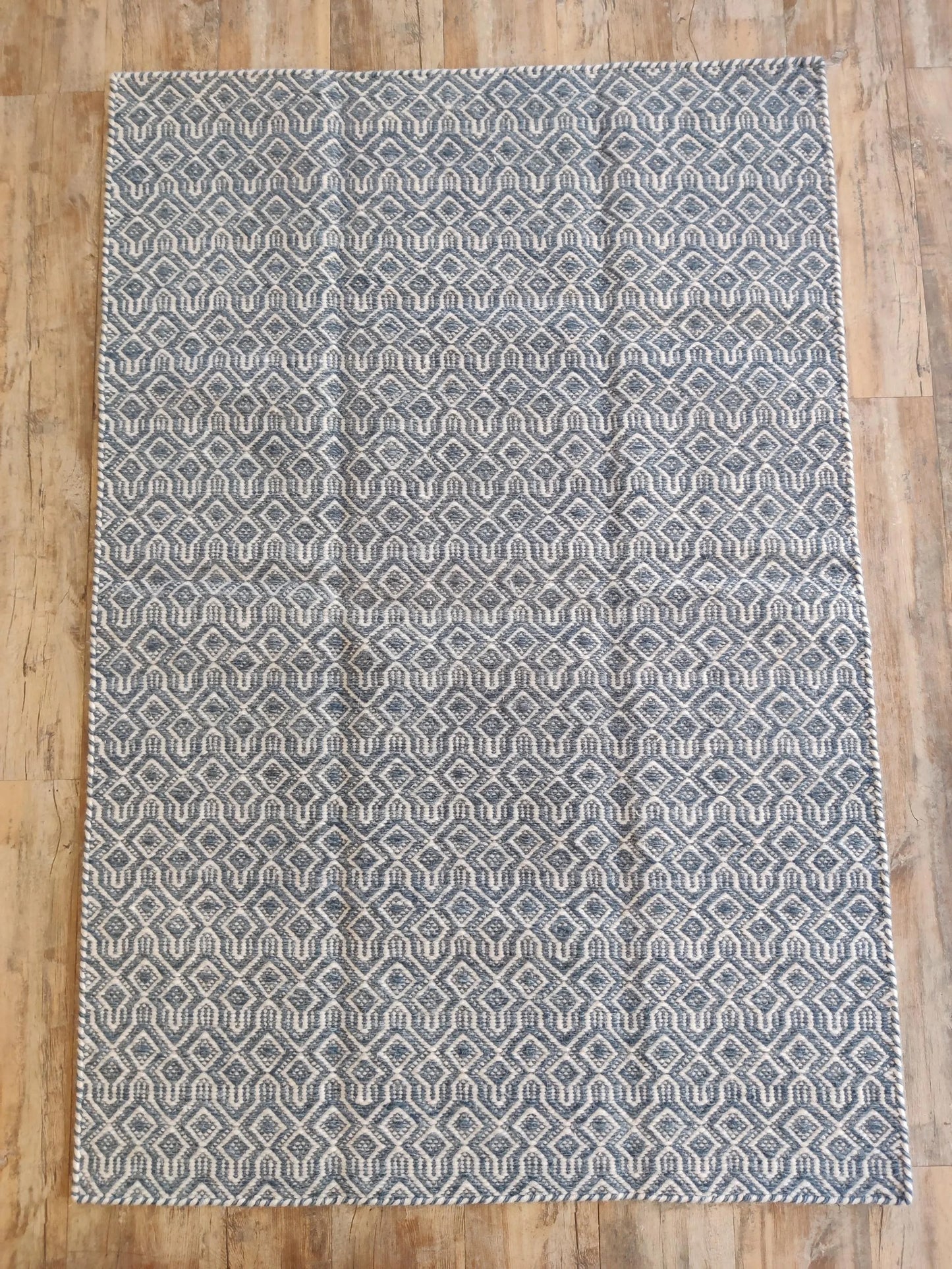 Premium Wool Handloom Carpet with Interlocking Geometric Weave Rug