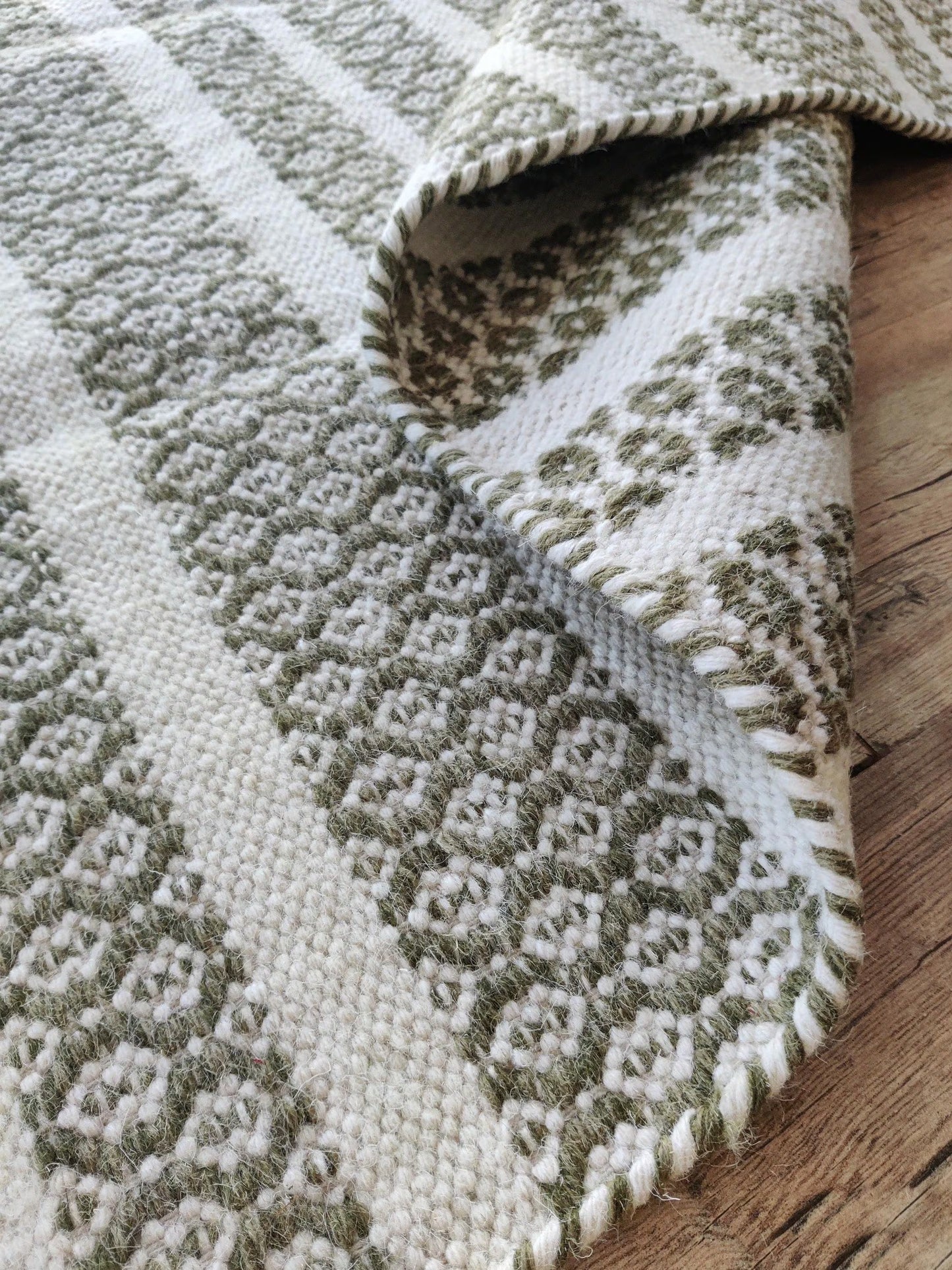 Craftsmanship-Focused Striped Wool Handloom Rug for Modern Decor